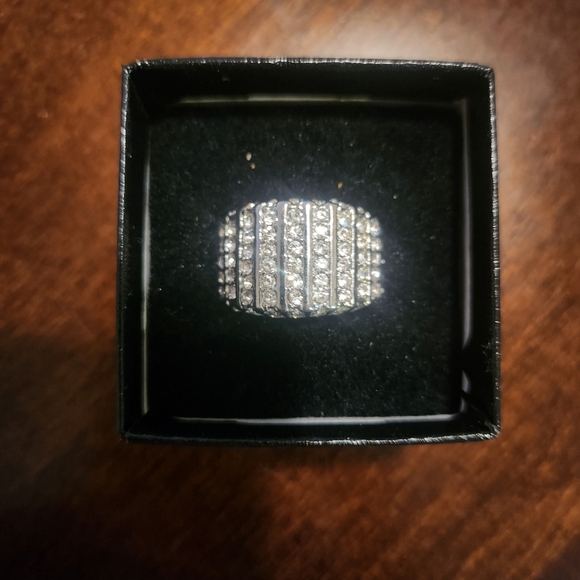 Cocktail ring with ten rows of stunning cubic zirconia stones. - Picture 7 of 9